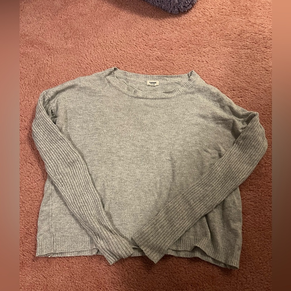 Gray thin sweater- garage